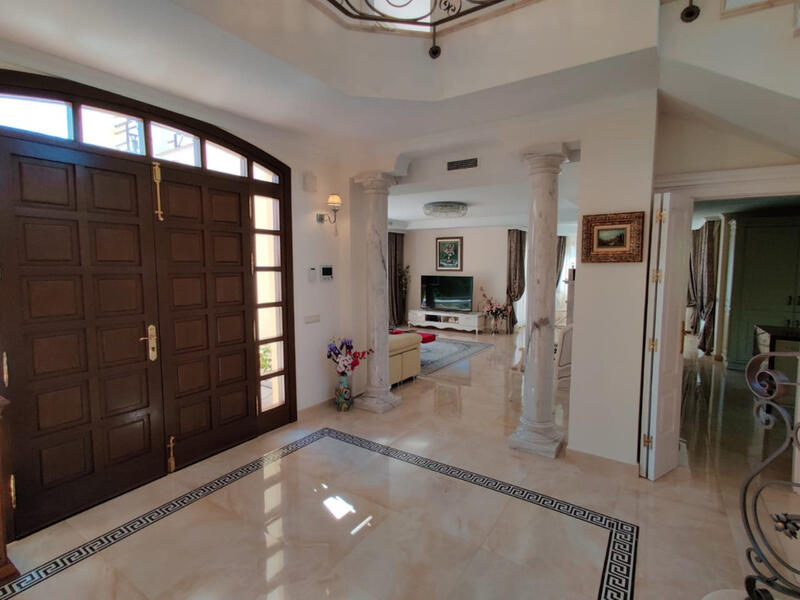 5 bedroom Villa for sale