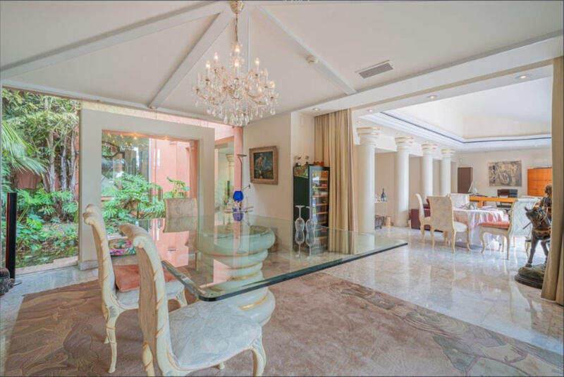 5 bedroom Villa for sale