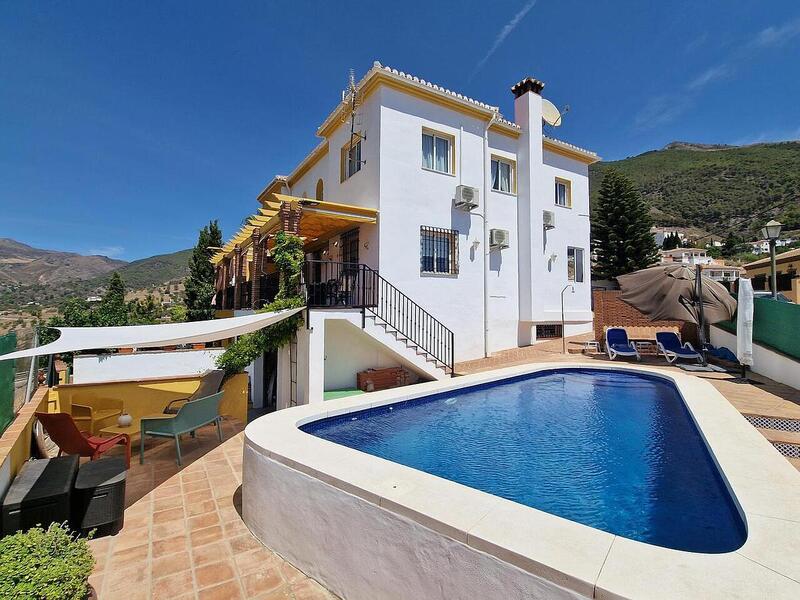 Villa for sale in Alcaucin, Málaga