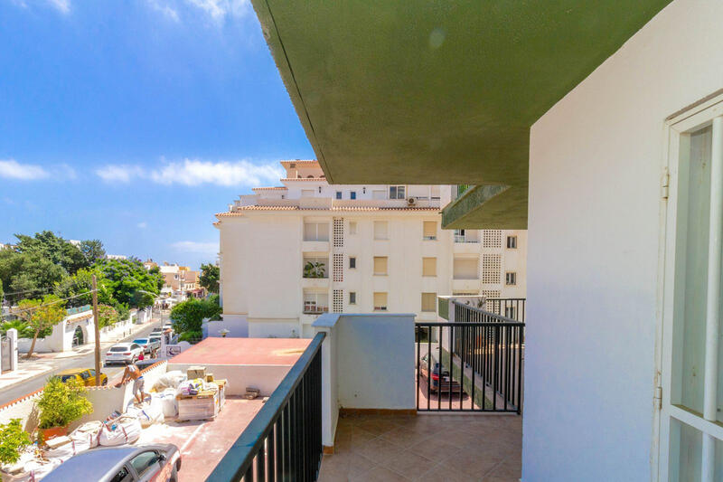 Apartamento en venta en La Carihuela, Málaga