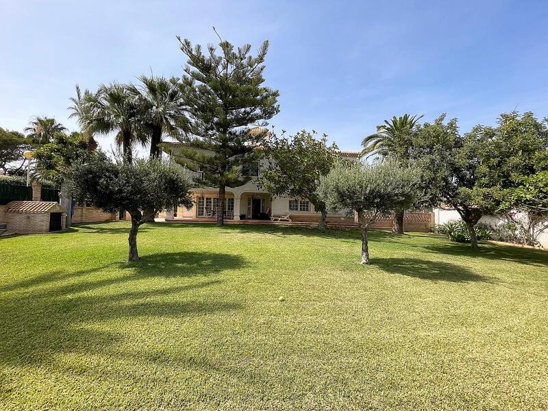 8 Cuarto Villa en venta