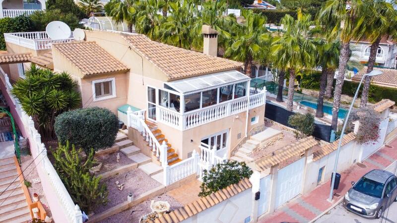 Villa til salg i Los Balcones, Alicante