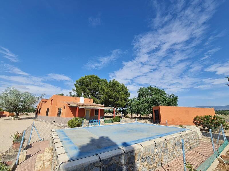 Villa en venta en Yecla, Murcia