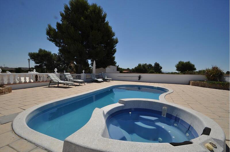 Villa for sale in Villena, Alicante