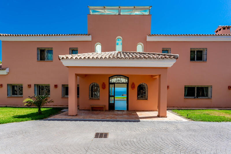 6 bedroom Villa for sale