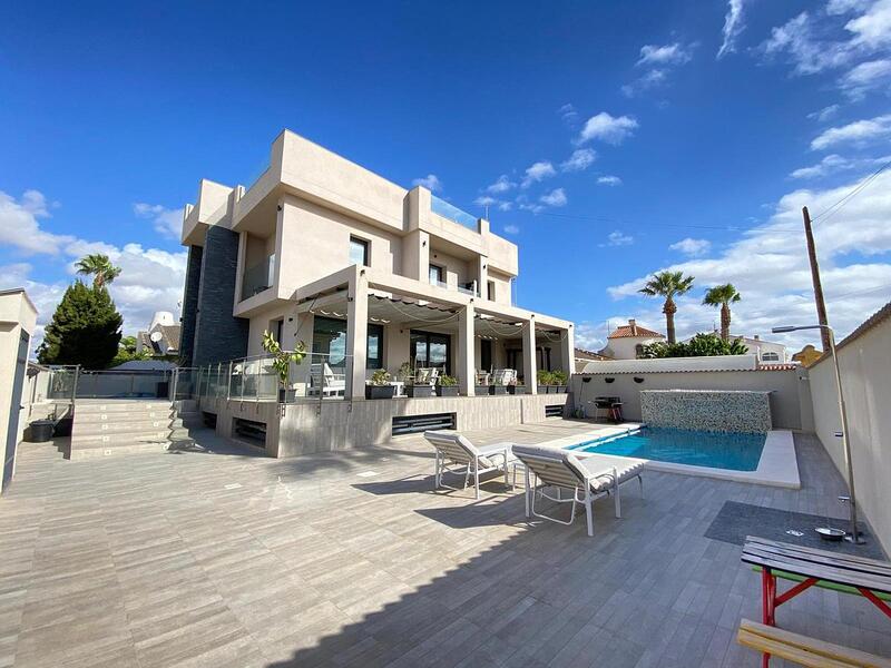 5 bedroom Villa for sale