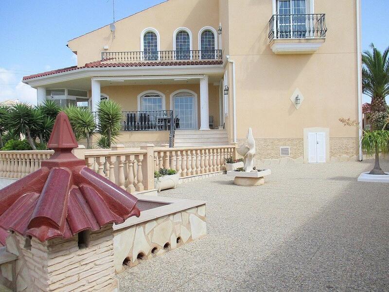 Villa for sale in Ciudad Quesada, Alicante