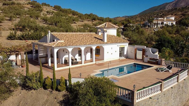 Villa for sale in Canillas de Aceituno, Málaga