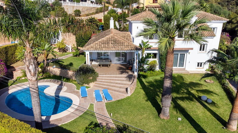 Villa en venta en Elviria, Málaga