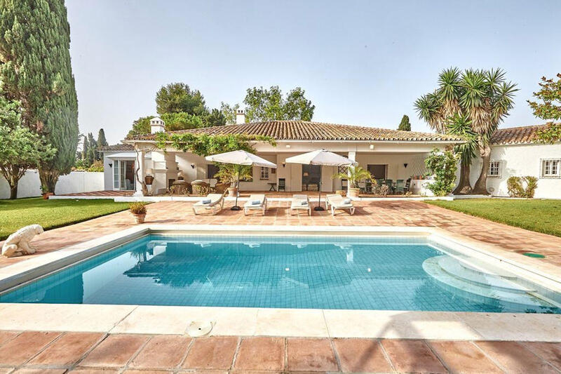 Villa for sale in Atalaya, Málaga