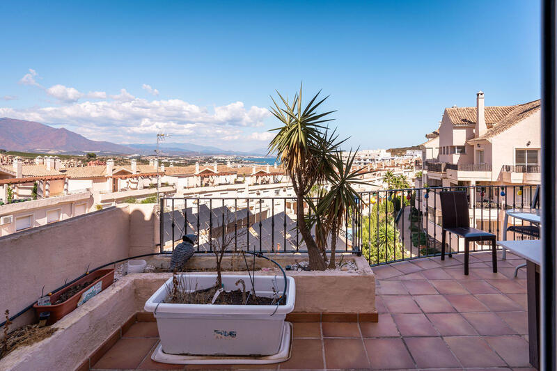 Apartment for sale in La Duquesa, Málaga