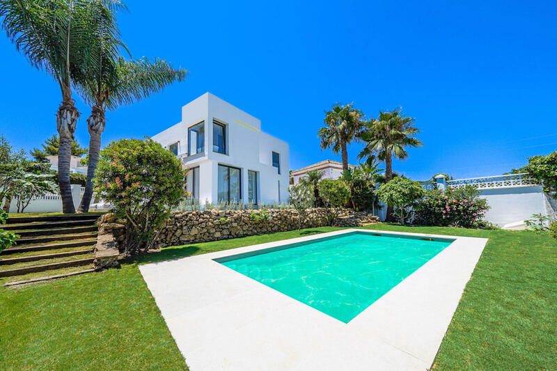 Villa til salg i Nueva Andalucia, Málaga