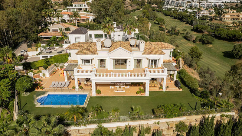 Villa for sale in Benahavis, Málaga