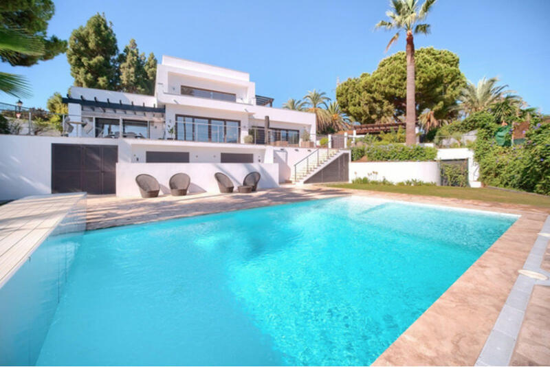 Villa for sale in Brisas de la Viña, Málaga