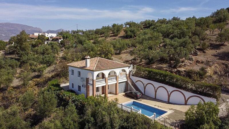 Villa for sale in Los Romanes, Málaga