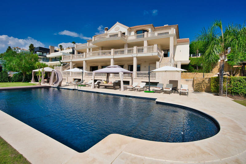 Villa for sale in Benahavis, Málaga