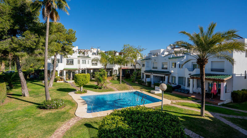 Stadthaus zu verkaufen in Nueva Andalucia, Málaga