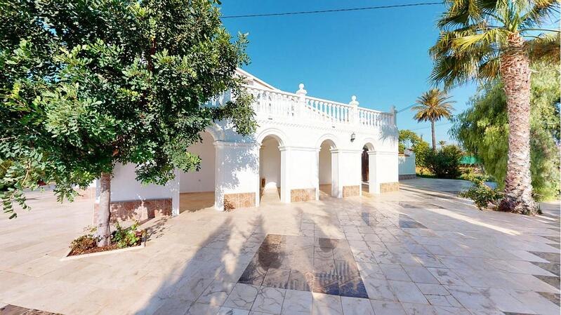 5 bedroom Villa for sale