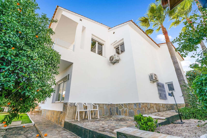 6 Cuarto Villa en venta