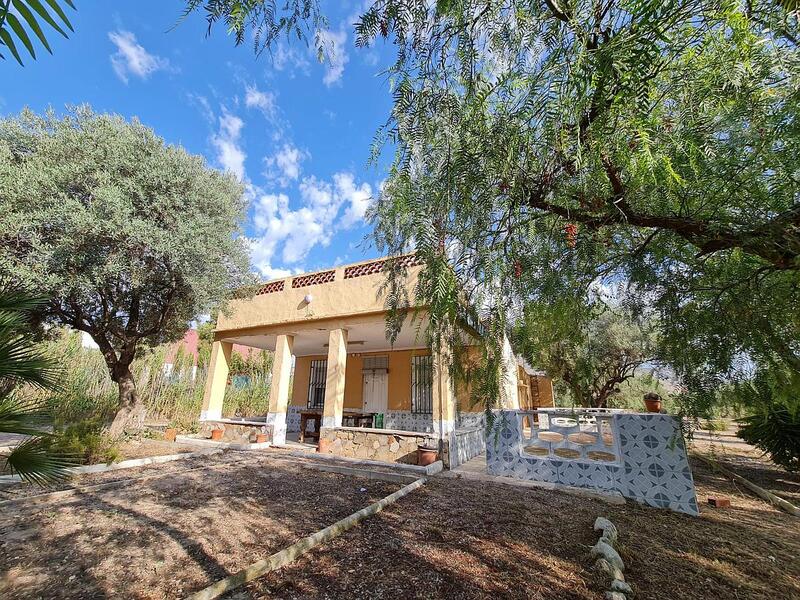 Villa à vendre dans Elda, Alicante