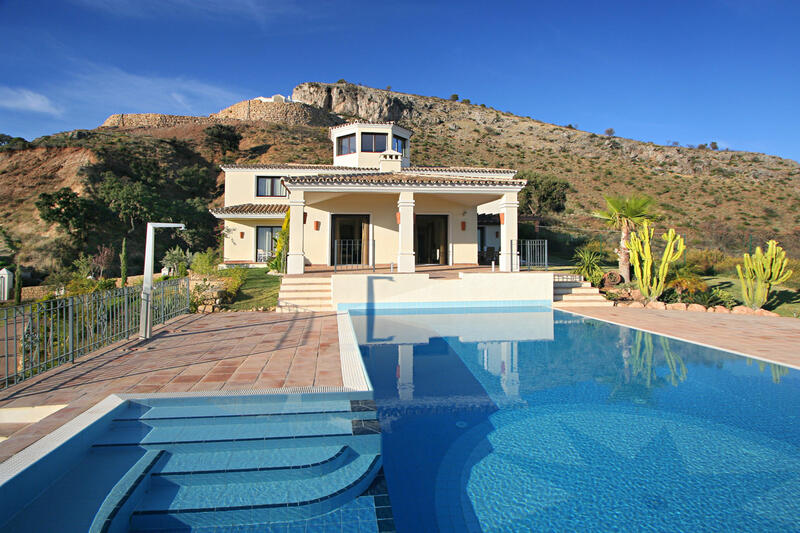 6 bedroom Villa for sale