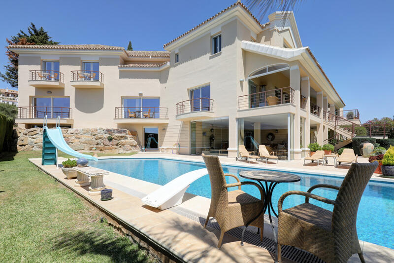 8 bedroom Villa for sale