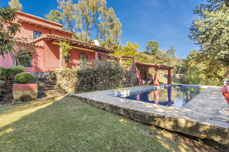 Villa en venta en Benahavis, Málaga