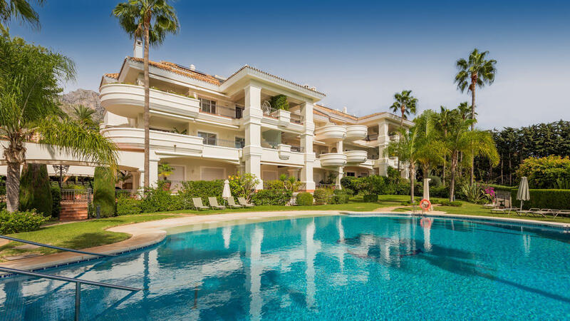 Apartment for sale in Sierra Blanca, Málaga