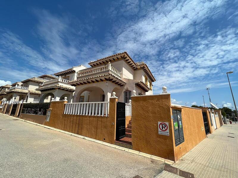 Townhouse for sale in Orihuela Costa, Alicante