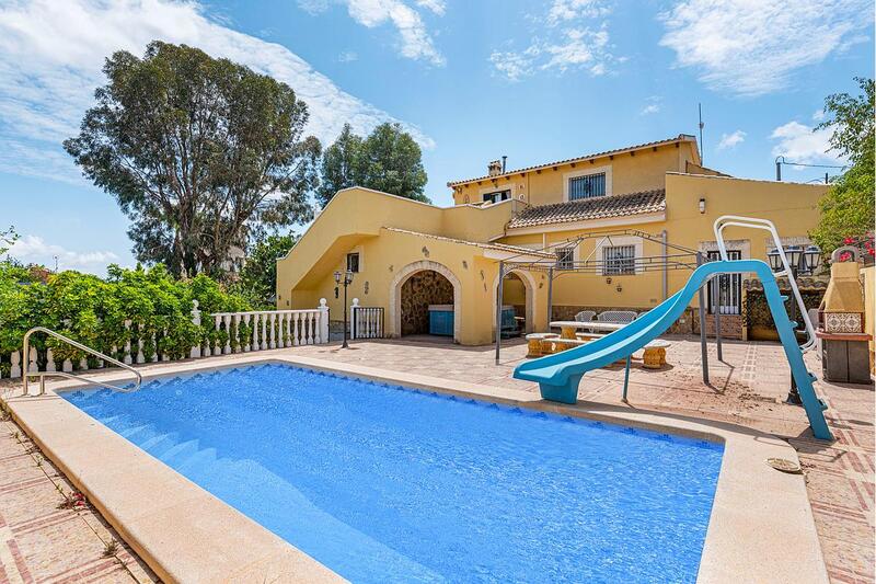 Villa for sale in Jacarilla, Alicante