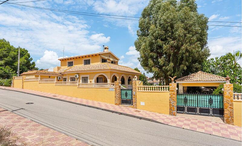 4 Cuarto Villa en venta