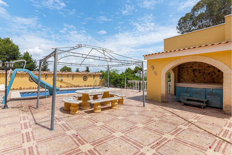 4 Cuarto Villa en venta