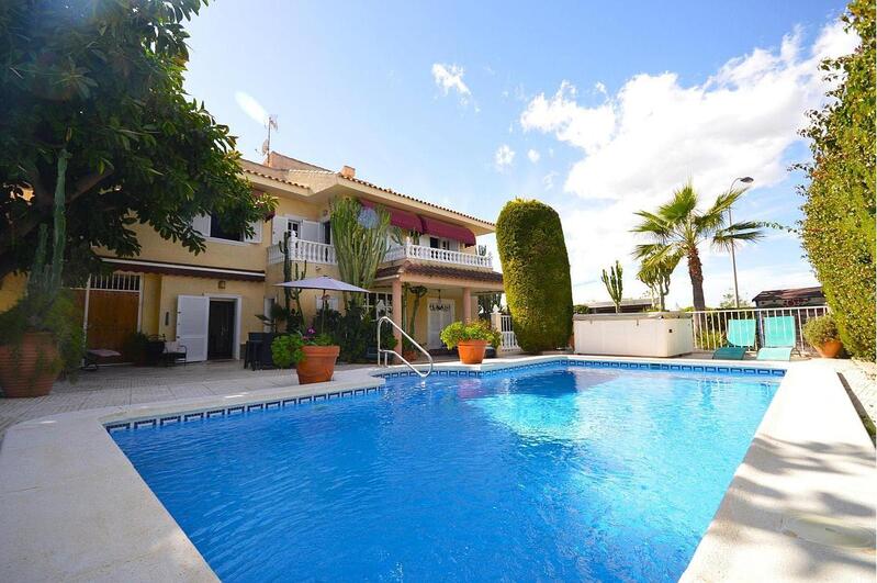 Villa à vendre dans Torrevieja, Alicante