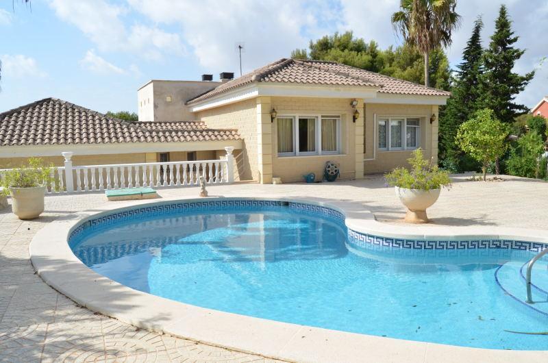 Villa for sale in Dehesa de Campoamor, Alicante