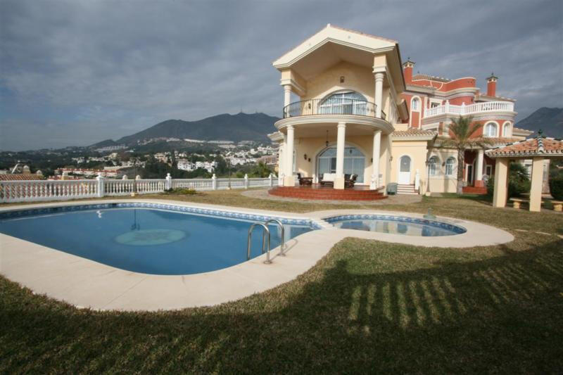 8 bedroom Villa for sale