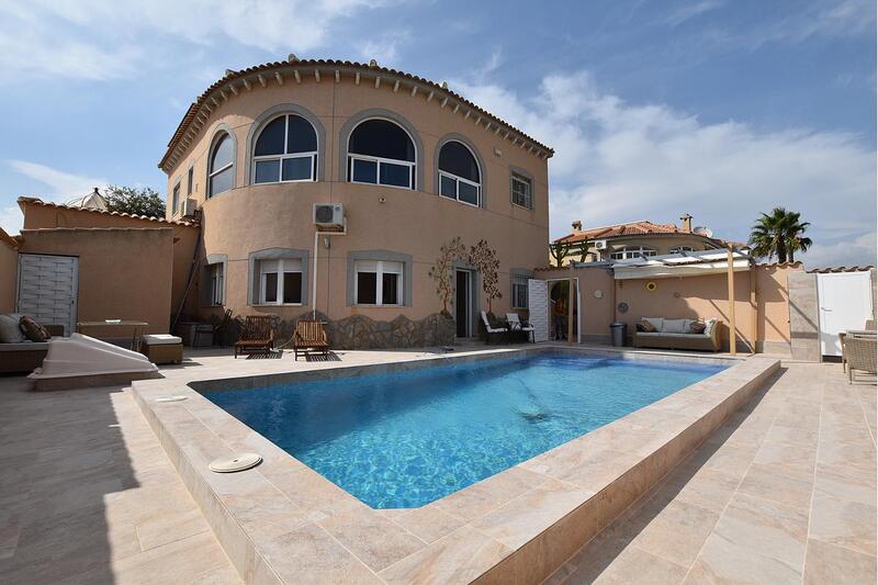 5 bedroom Villa for sale