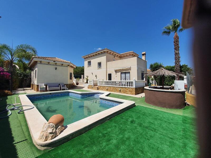 Villa for sale in Bigastro, Alicante