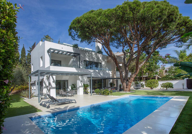 Villa for sale in Golden Mile, Málaga