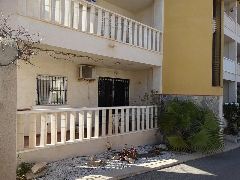 Apartamento en venta en Villamartin, Alicante