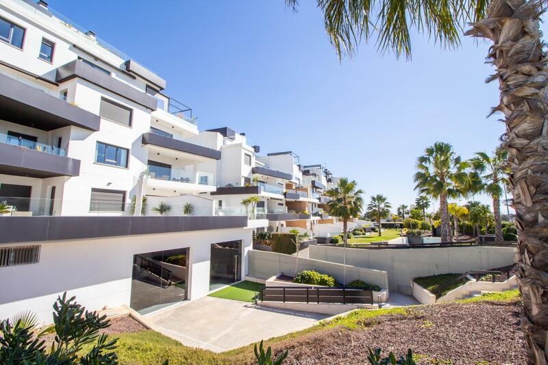 Apartamento en venta en Villamartin, Alicante