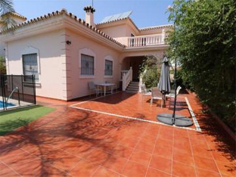 Villa en venta en Torremolinos, Málaga