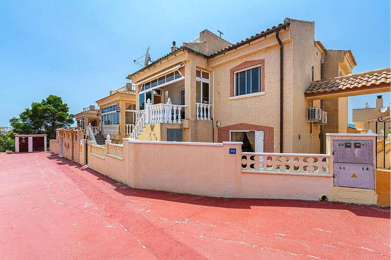 Villa en venta en Algorfa, Alicante