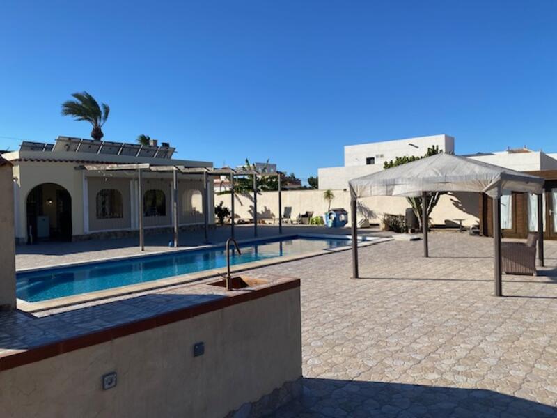 Villa for sale in La Siesta, Alicante