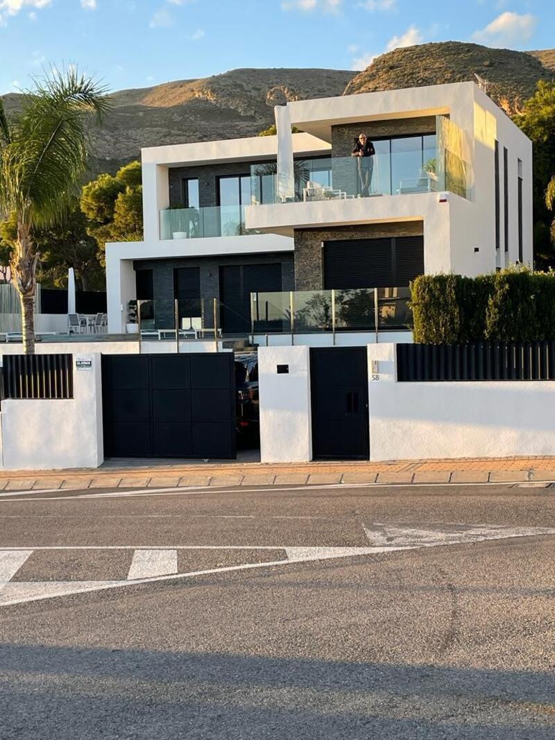 4 bedroom Villa for sale