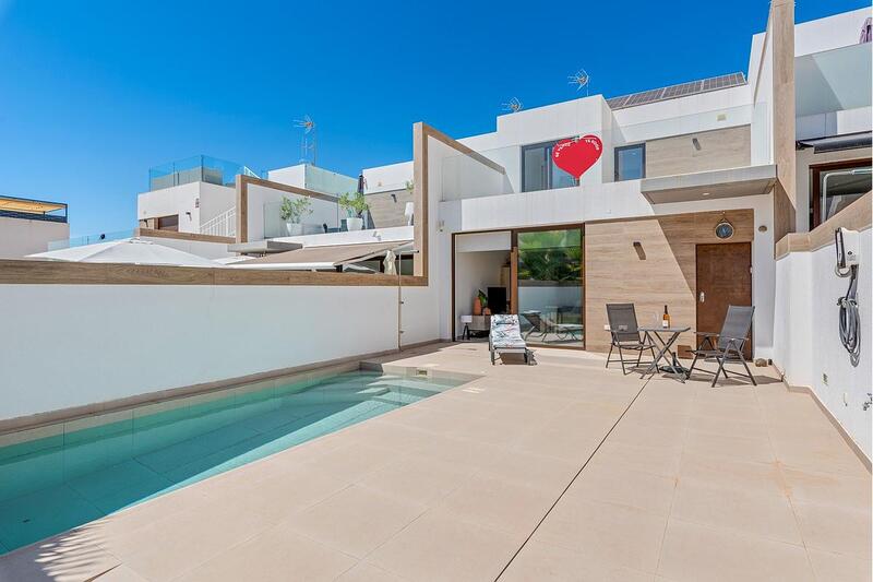 Townhouse for sale in Benijófar, Alicante