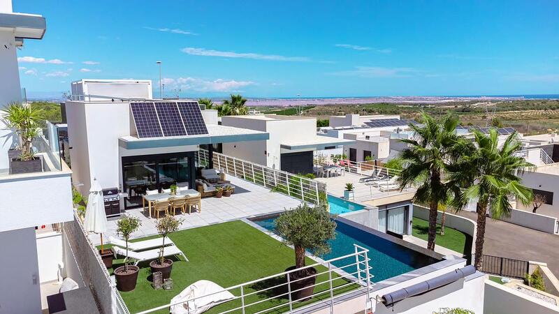 Villa for sale in San Miguel de Salinas, Alicante