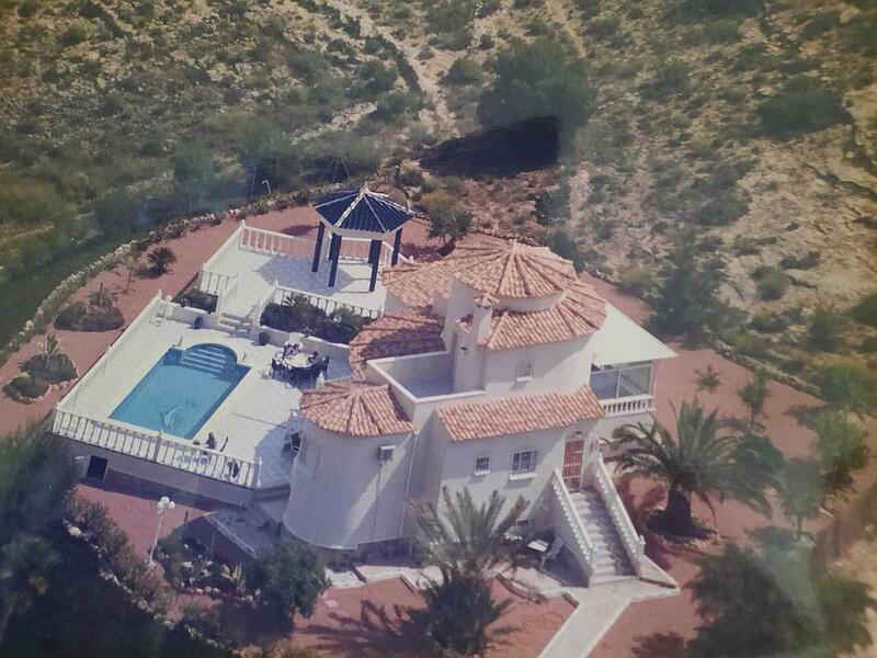 Villa en venta en Algorfa, Alicante