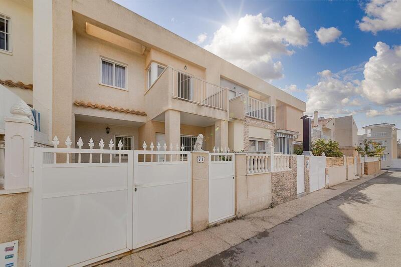 2 bedroom Townhouse for sale