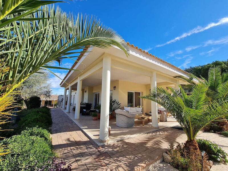 5 bedroom Villa for sale