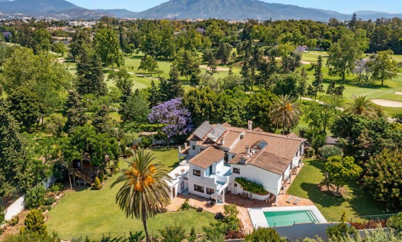 Villa for sale in Guadalmina Baja, Málaga